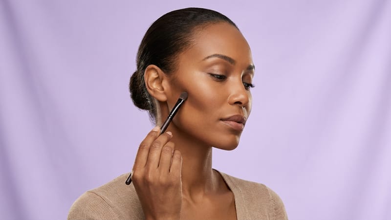 Sculpted Contour and Luminous Highlight